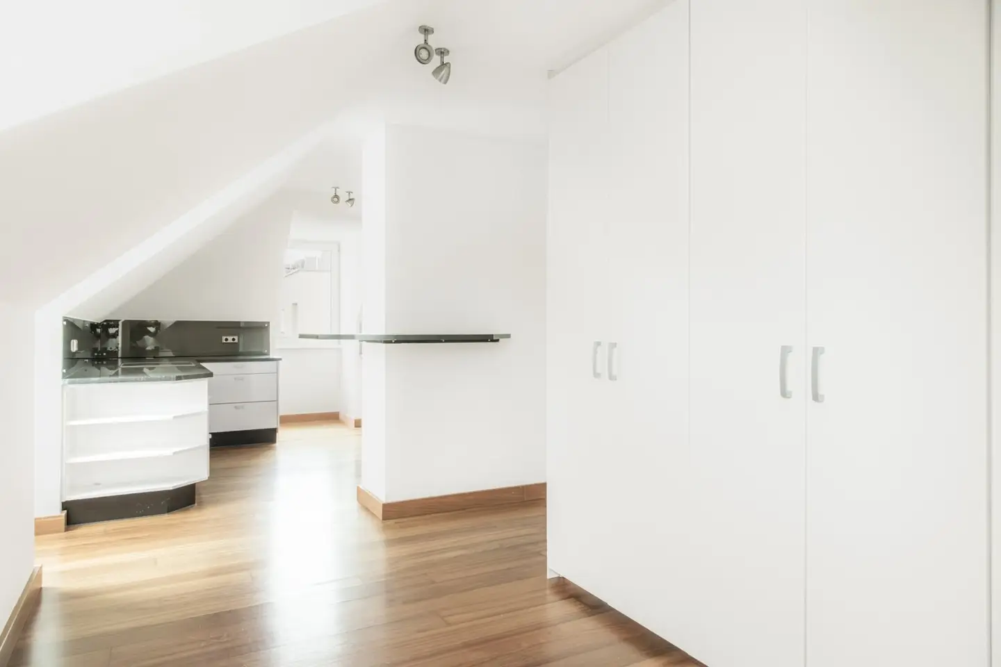 Attractive 2.5-room attic apartment in central city location