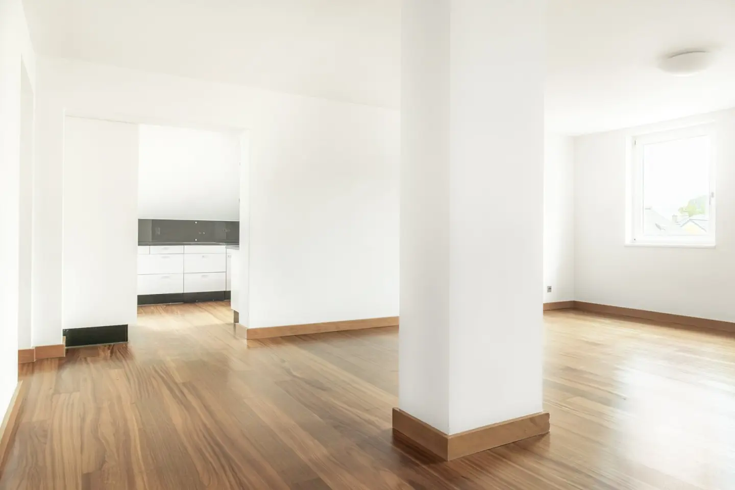 Attractive 2.5-room attic apartment in central city location