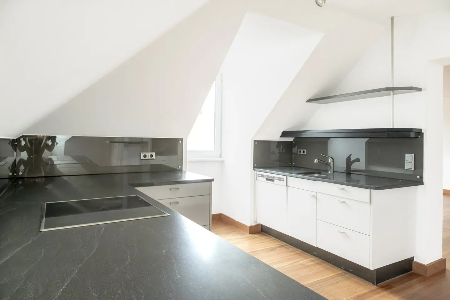 Attractive 2.5-room attic apartment in central city location