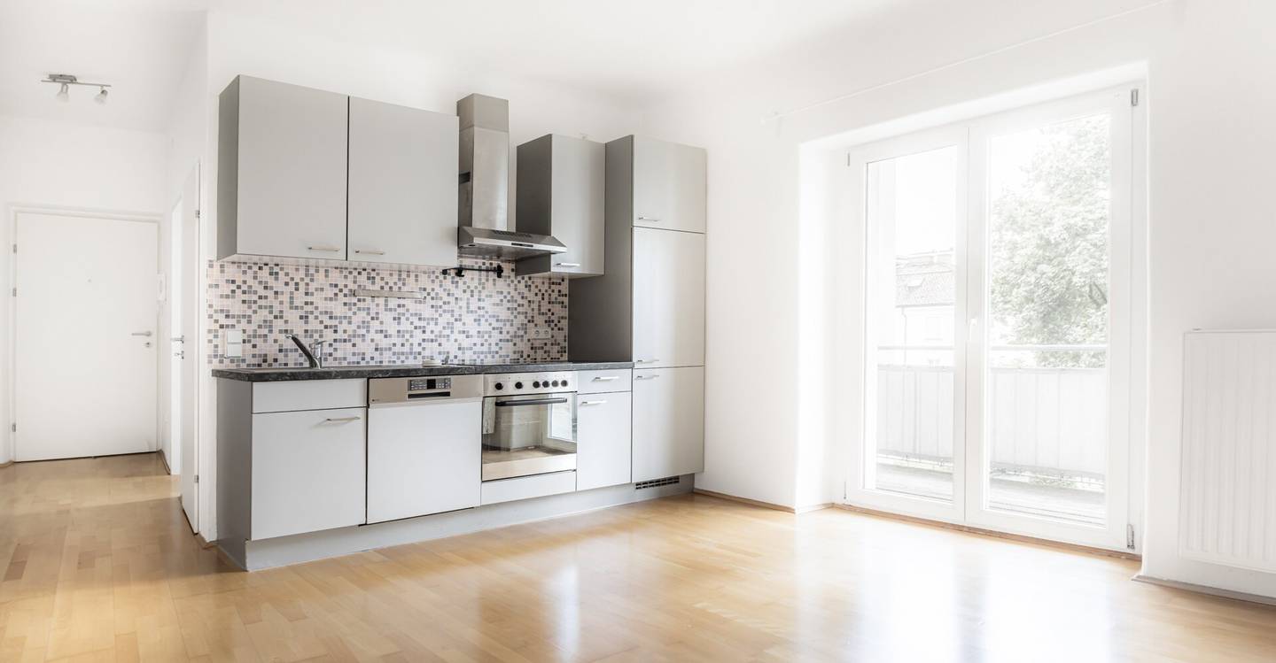 Bright, quiet 2-room apartment with balcony in central city location