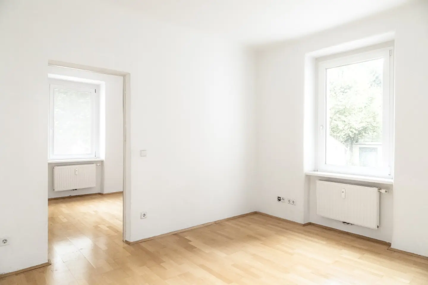 Bright, quiet 2-room apartment in central city location