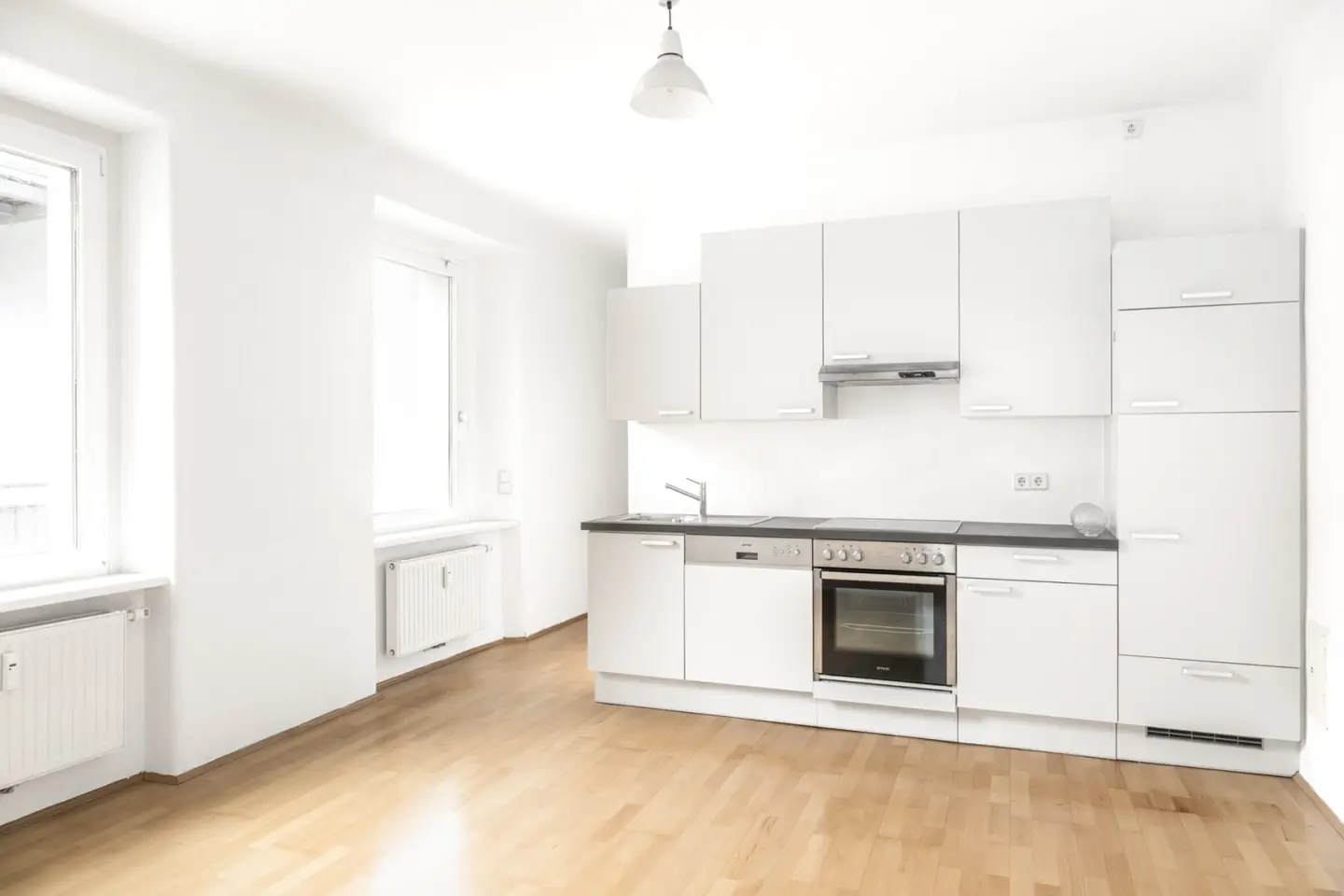 Bright, quiet 2-room apartment in central city location