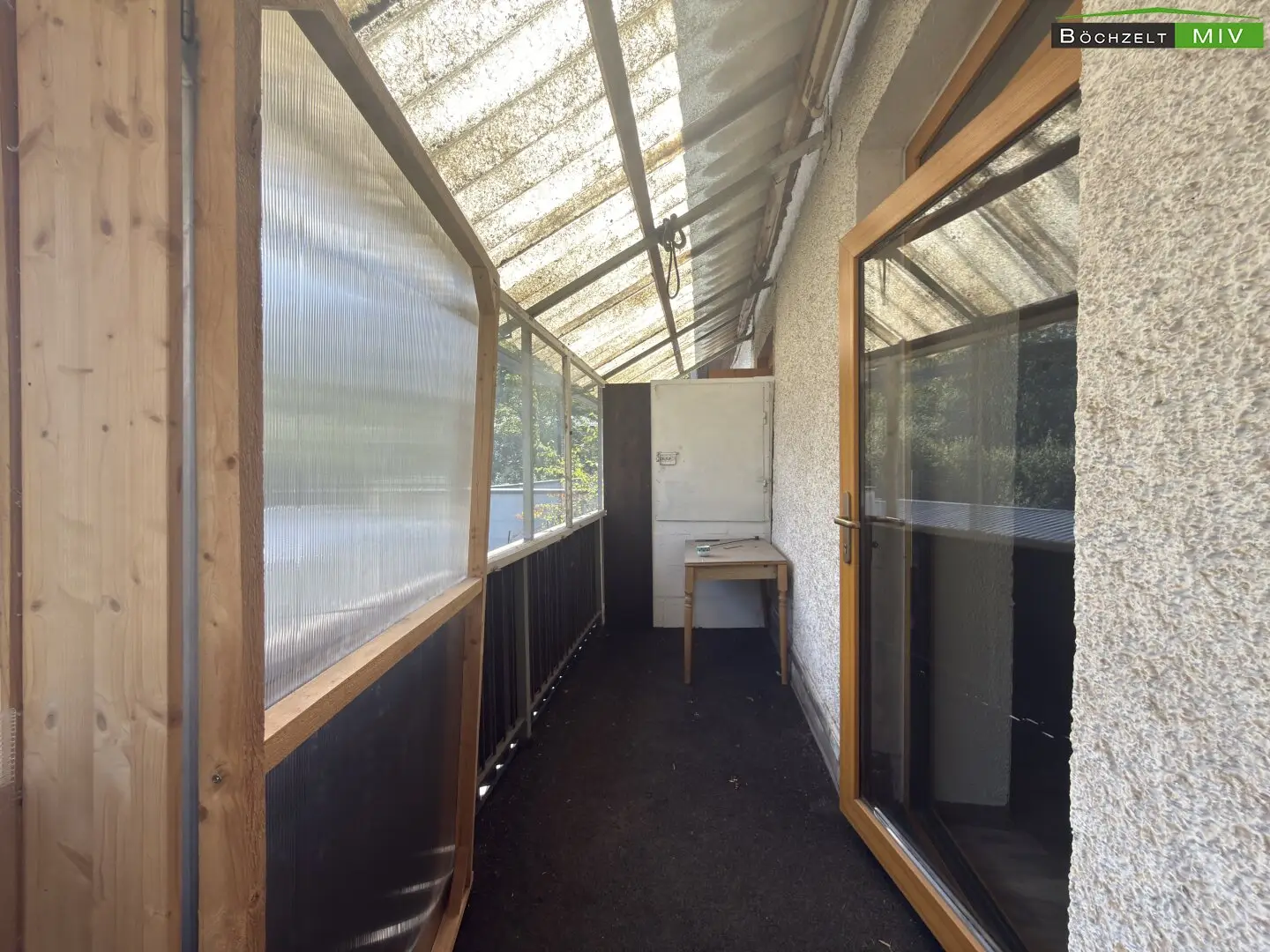 Condominium in need of renovation in St. Peter-Freienstein with 4 rooms and balcony