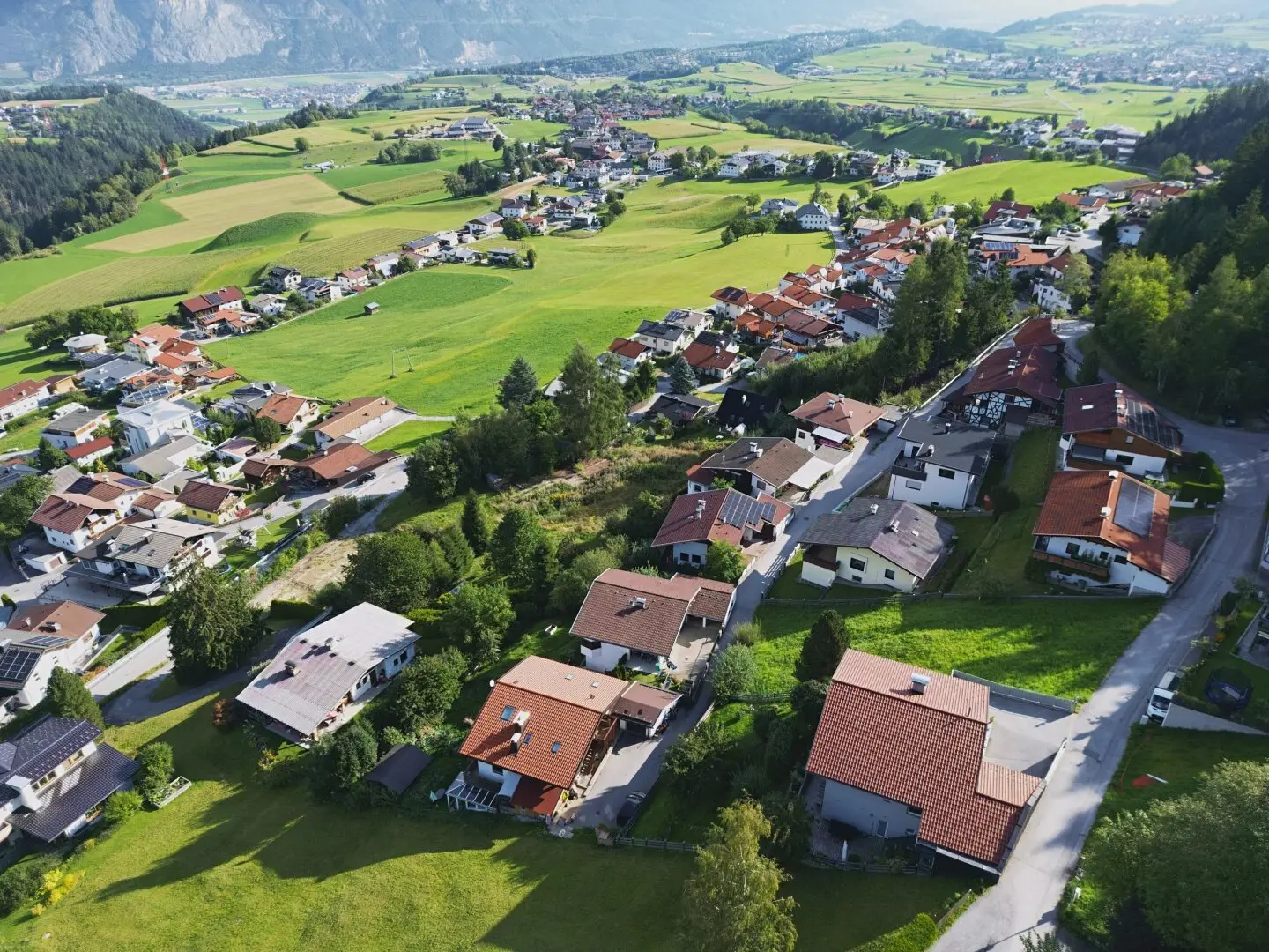 Affordable plot for your single-family or semi-detached house in a wonderful viewpoint location in the low mountains