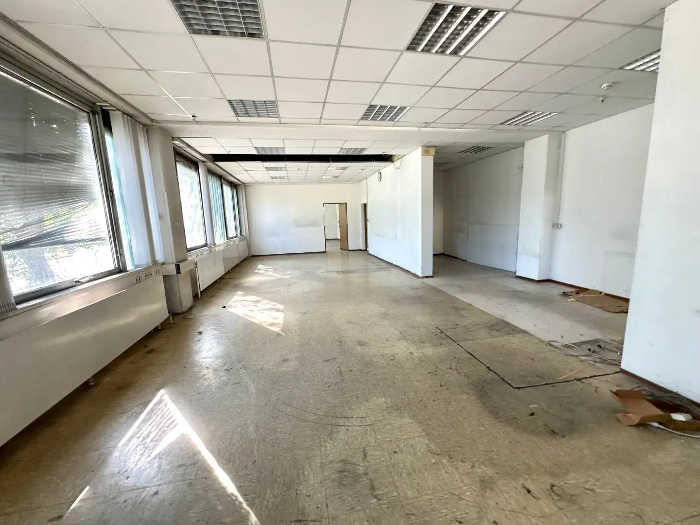Spacious, bright office space in a busy location in the Graz district Puntigam - Commission free!