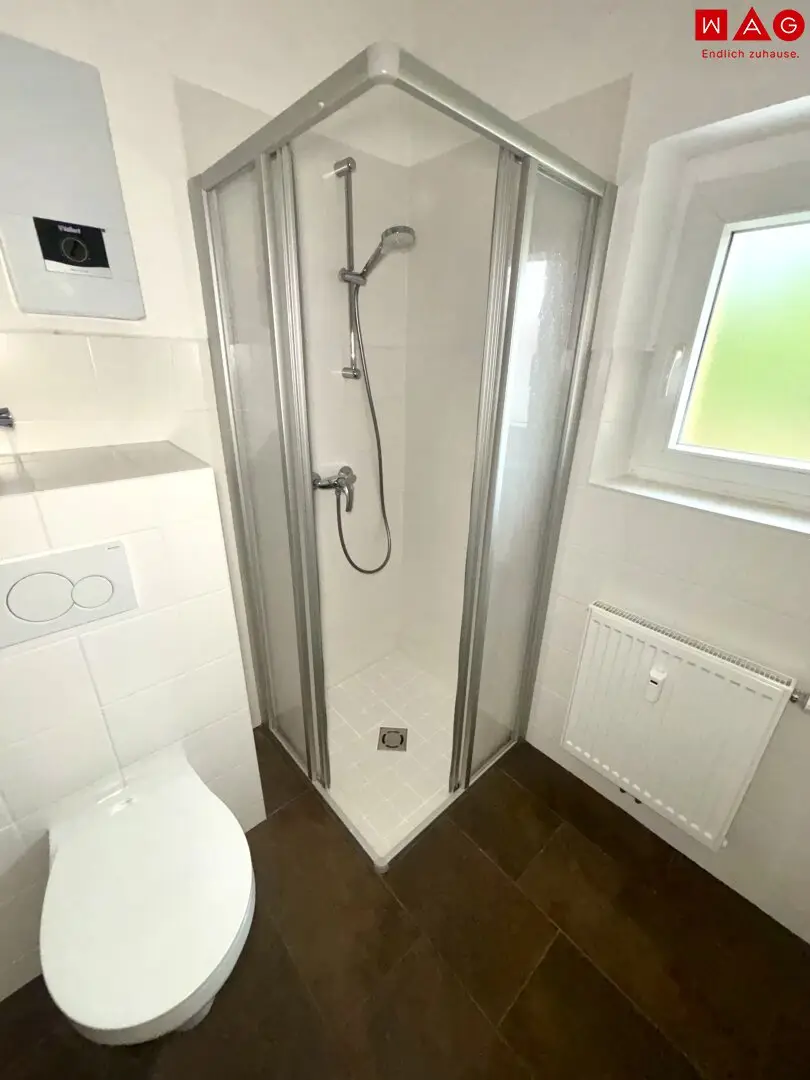 Sunlit 2-room apartment with wonderful green view in popular Münichholz, high-quality renovated with modern comfort bathroom, practical living spaces and excellent connections