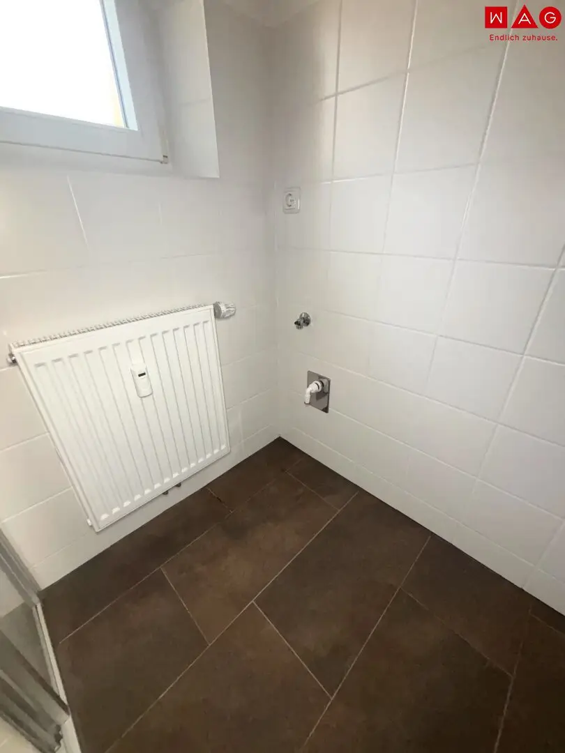 Sunlit 2-room apartment with wonderful green view in popular Münichholz, high-quality renovated with modern comfort bathroom, practical living spaces and excellent connections