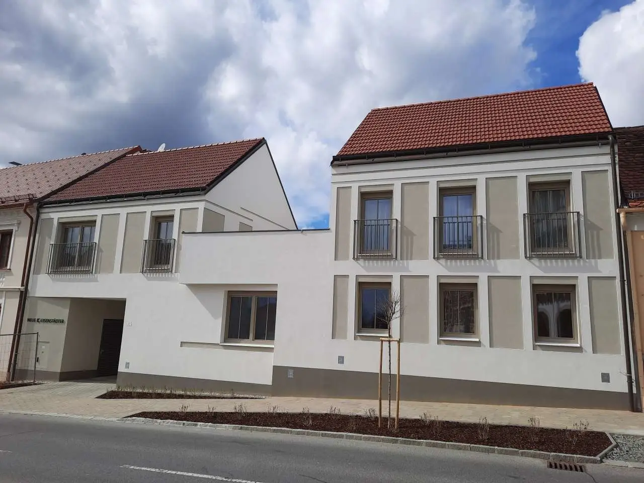 Neuwertige Wohnung mit eigenem Garten