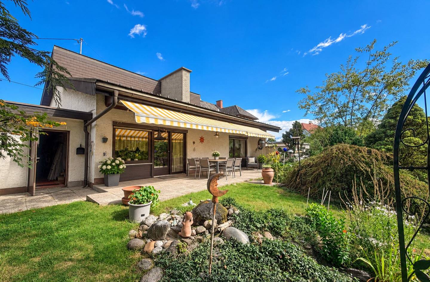A home with character: Spacious detached house with idyllic garden