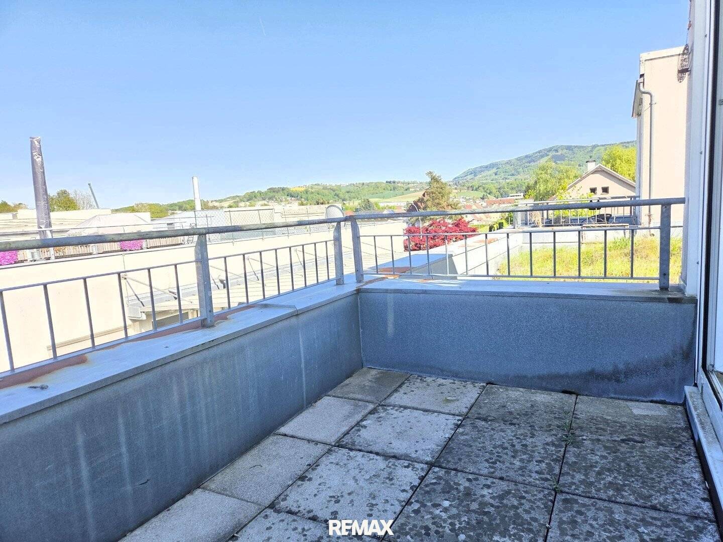 Begehrte Lage: 2-Raum-Maisonetten-Eigentumswohnung mit Loggia, Dachterrasse und Tiefgaragenstellplatz in der Stelzhamerstraße!