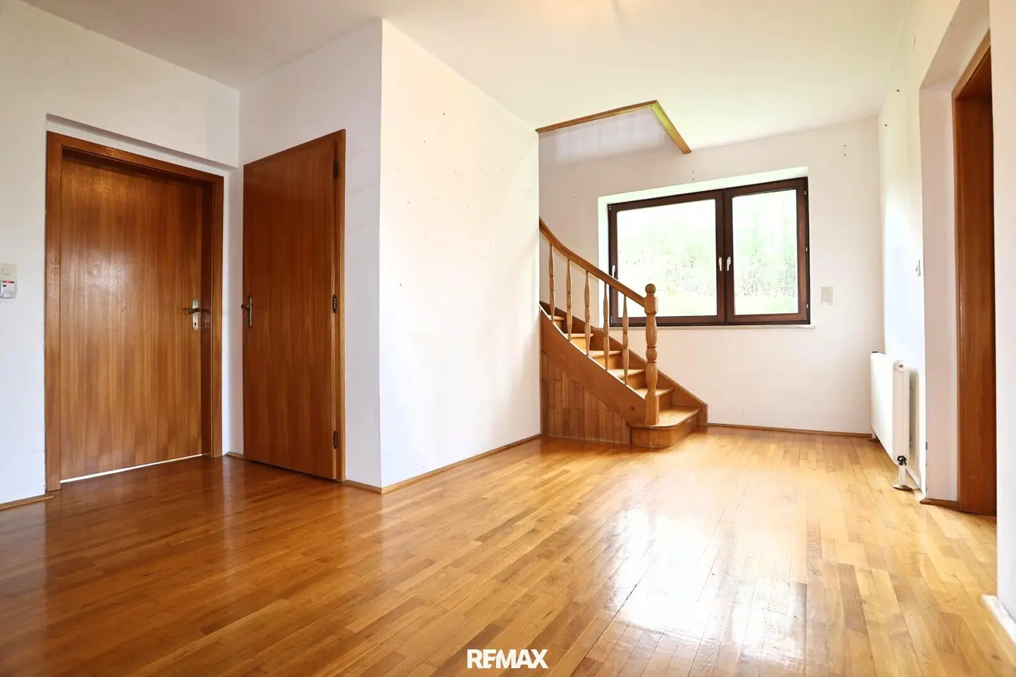 Imposing residential domicile in renowned location with a total of 1,927 m² land second building parcel