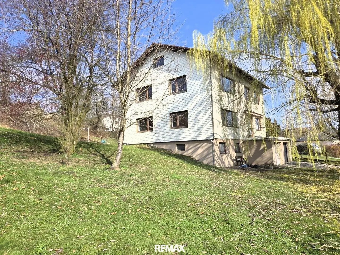 No building obligation 954 m² residential building plot with unobstructed view in renowned town centre location