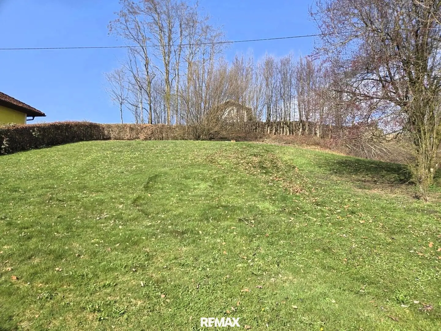 No building obligation 954 m² residential building plot with unobstructed view in renowned town centre location