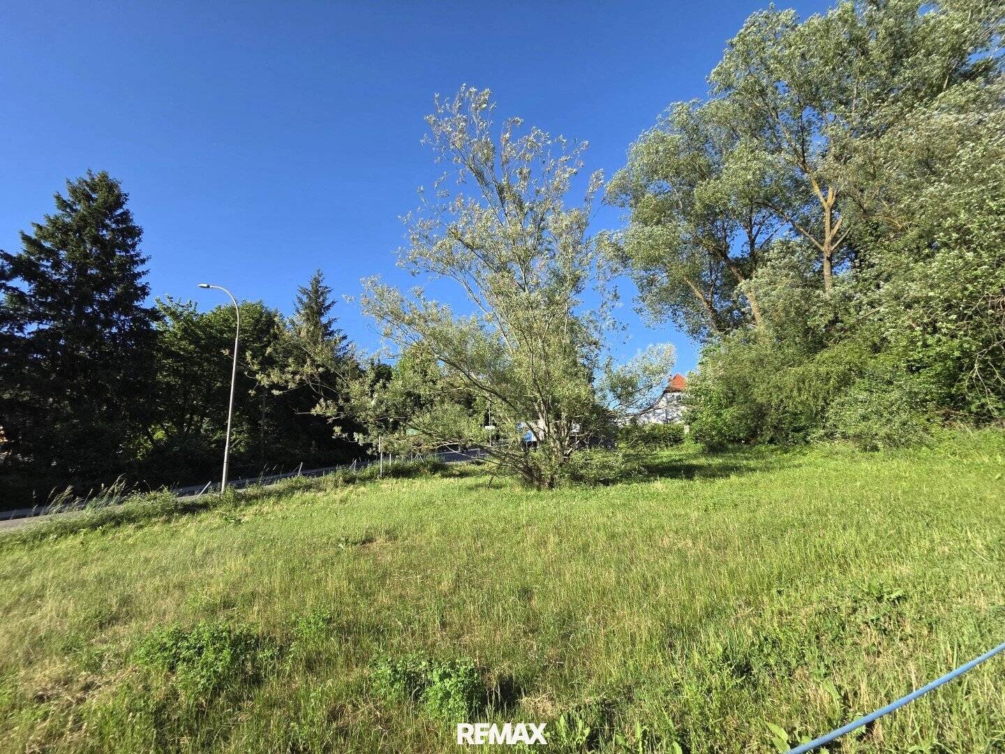 Residential building plot without zoning plan and no building obligation adjacent to the city of Steyr