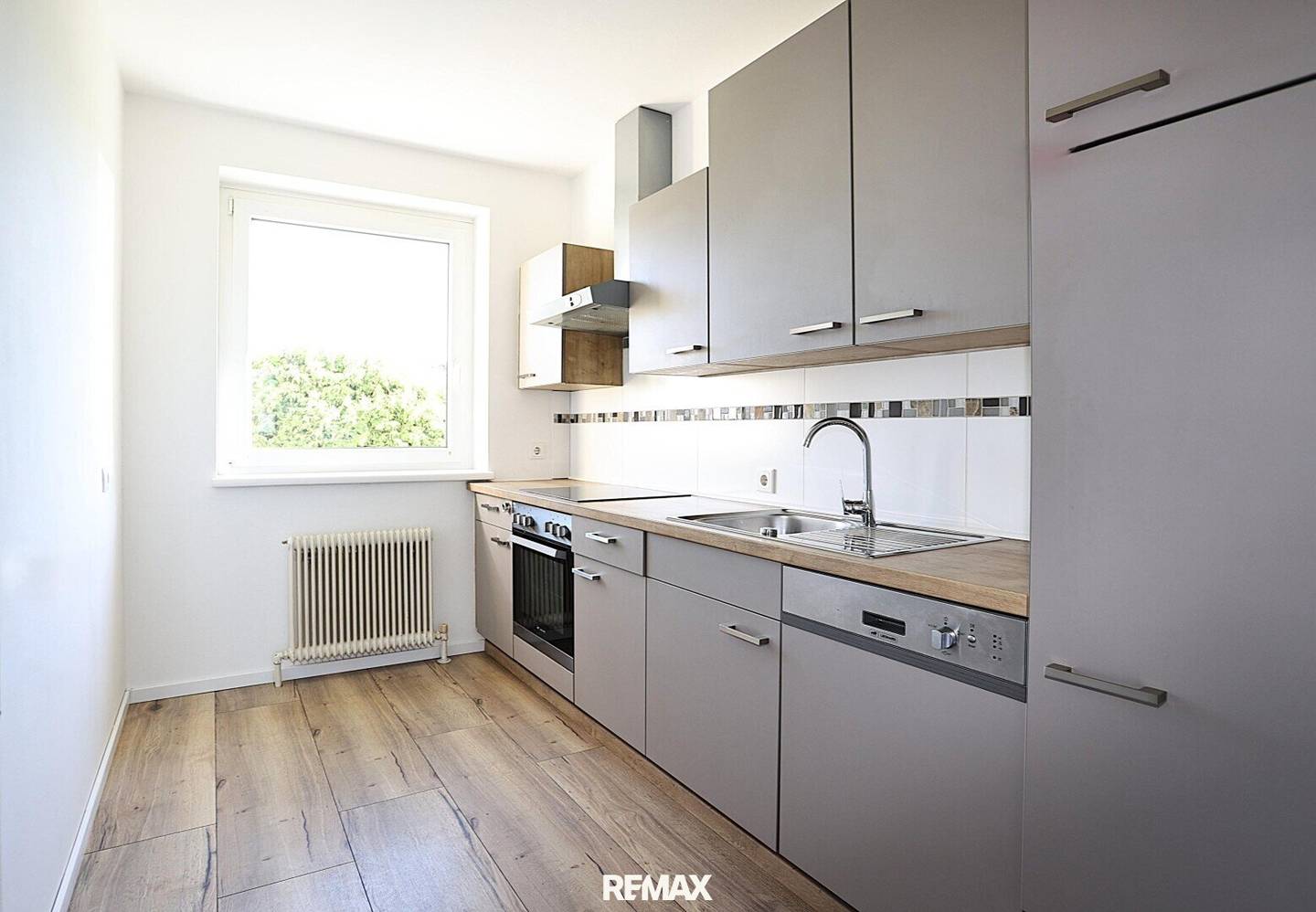 Schöne Erdgeschoss 3-Raum-Wohnung mit Balkon und PKW-Abstellplatz