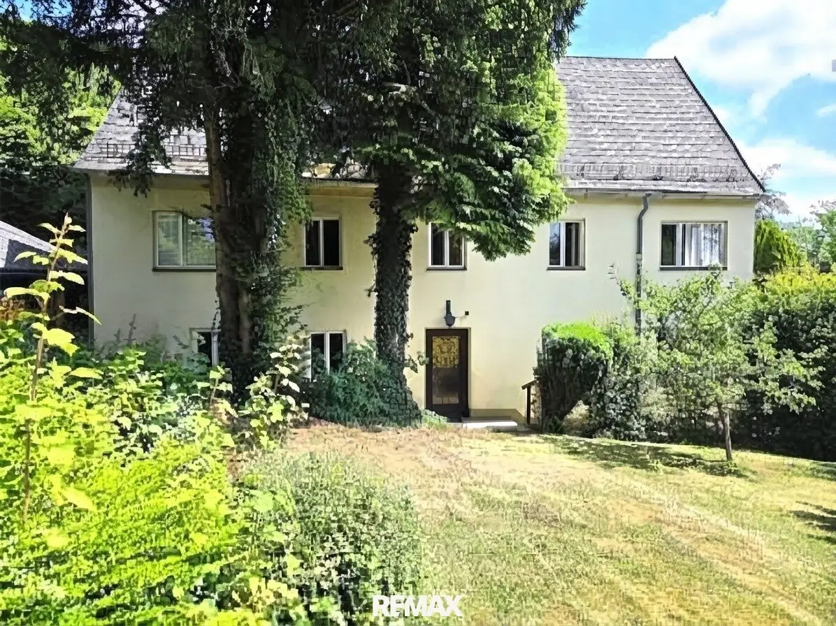 Ein-/Zweifamilienhaus mit Aussicht und Garage auf 788 m² Grund