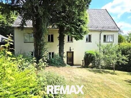 Ein-/Zweifamilienhaus mit Aussicht und Garage auf 788 m² Grund