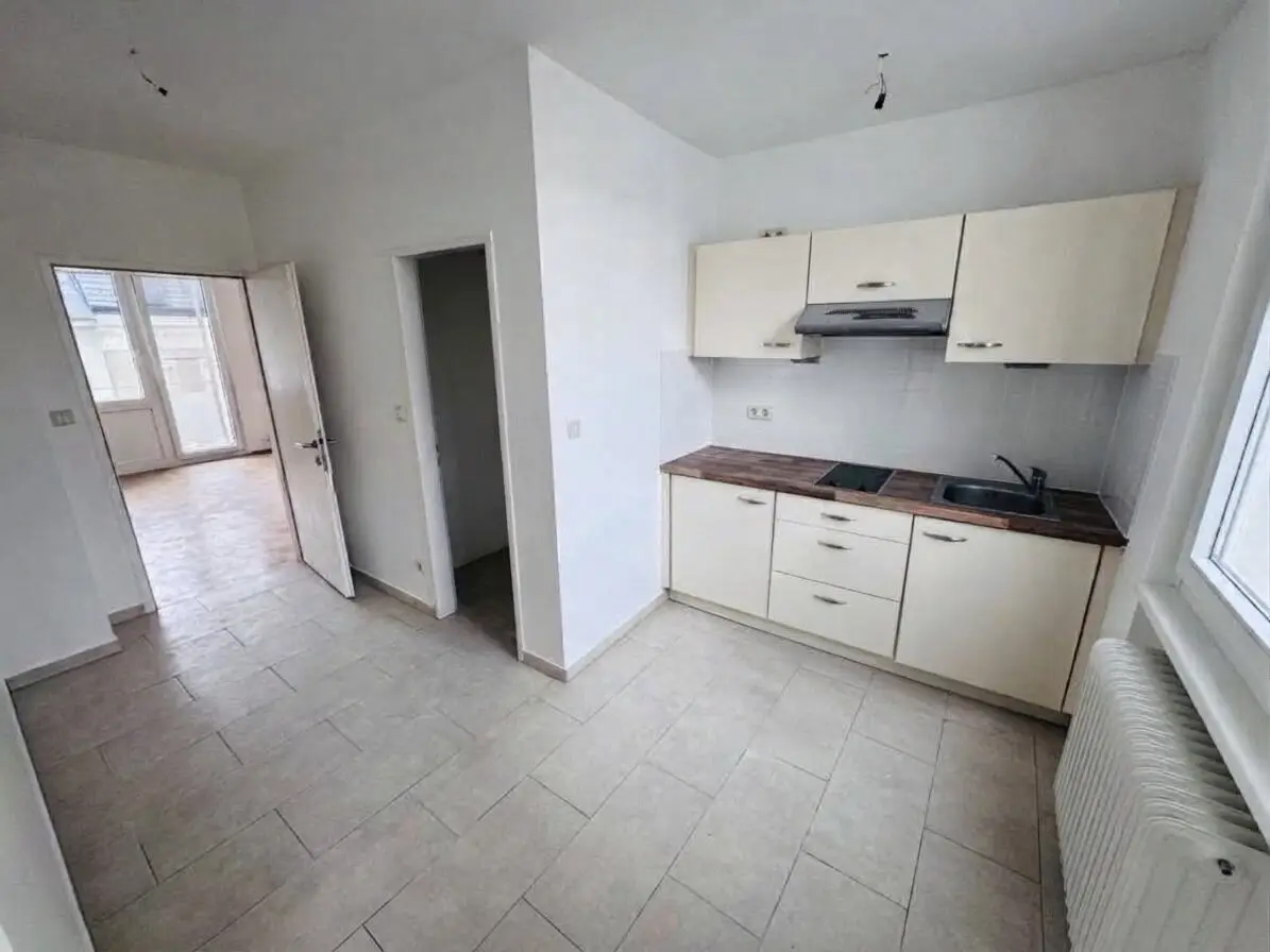Charming 1-room apartment with balcony in 1100 Vienna, near subway, well maintained and modern