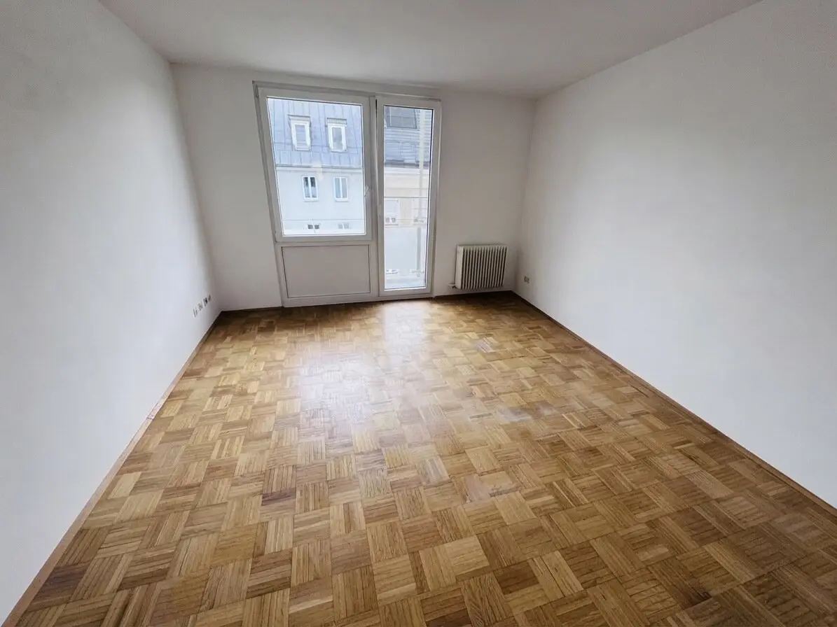 Charming 1-room apartment with balcony in 1100 Vienna, near subway, well maintained and modern