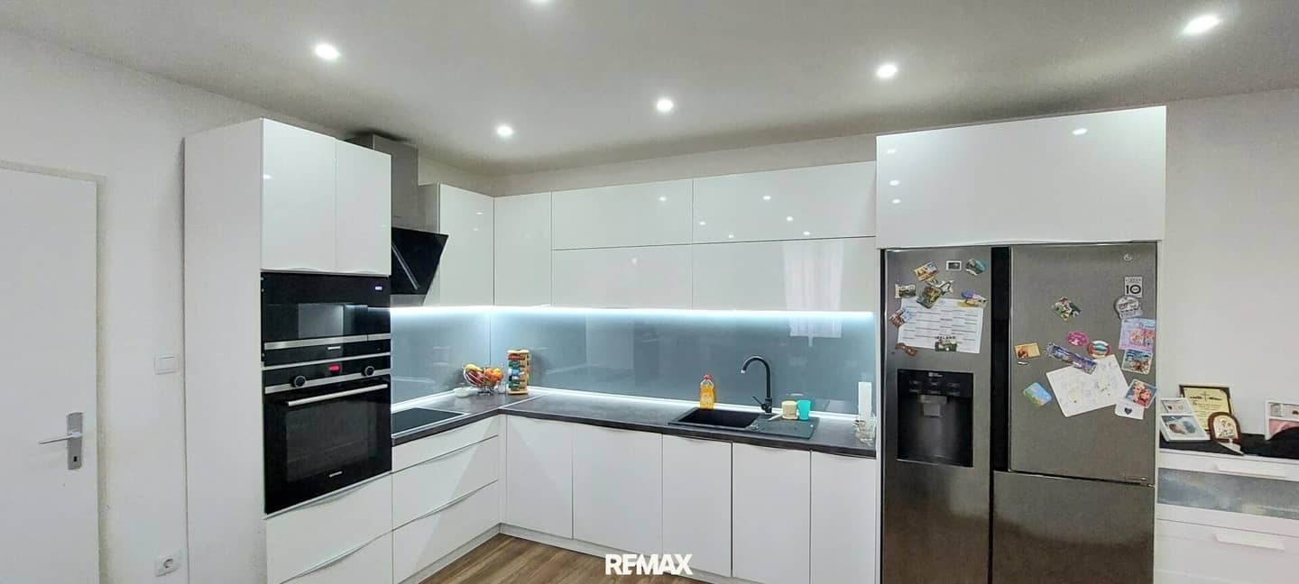 A house for generations – space for family, work &amp; living