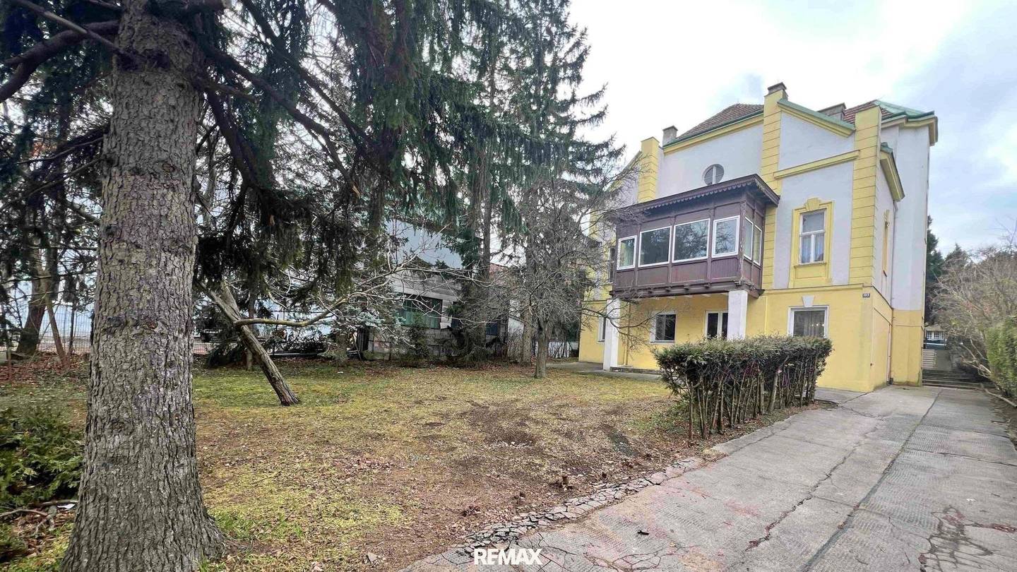 Your dream project in 1130 Vienna: historic villa with development potential!