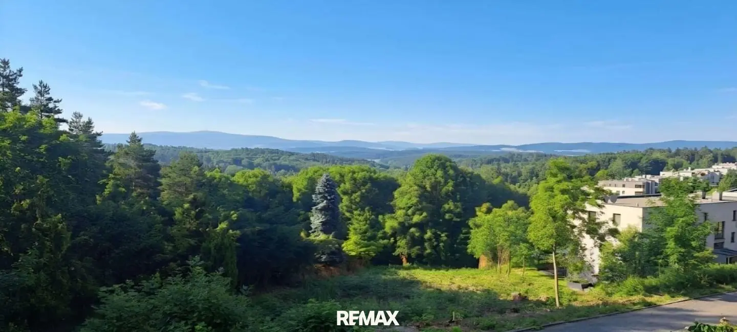 Building plot in prime location