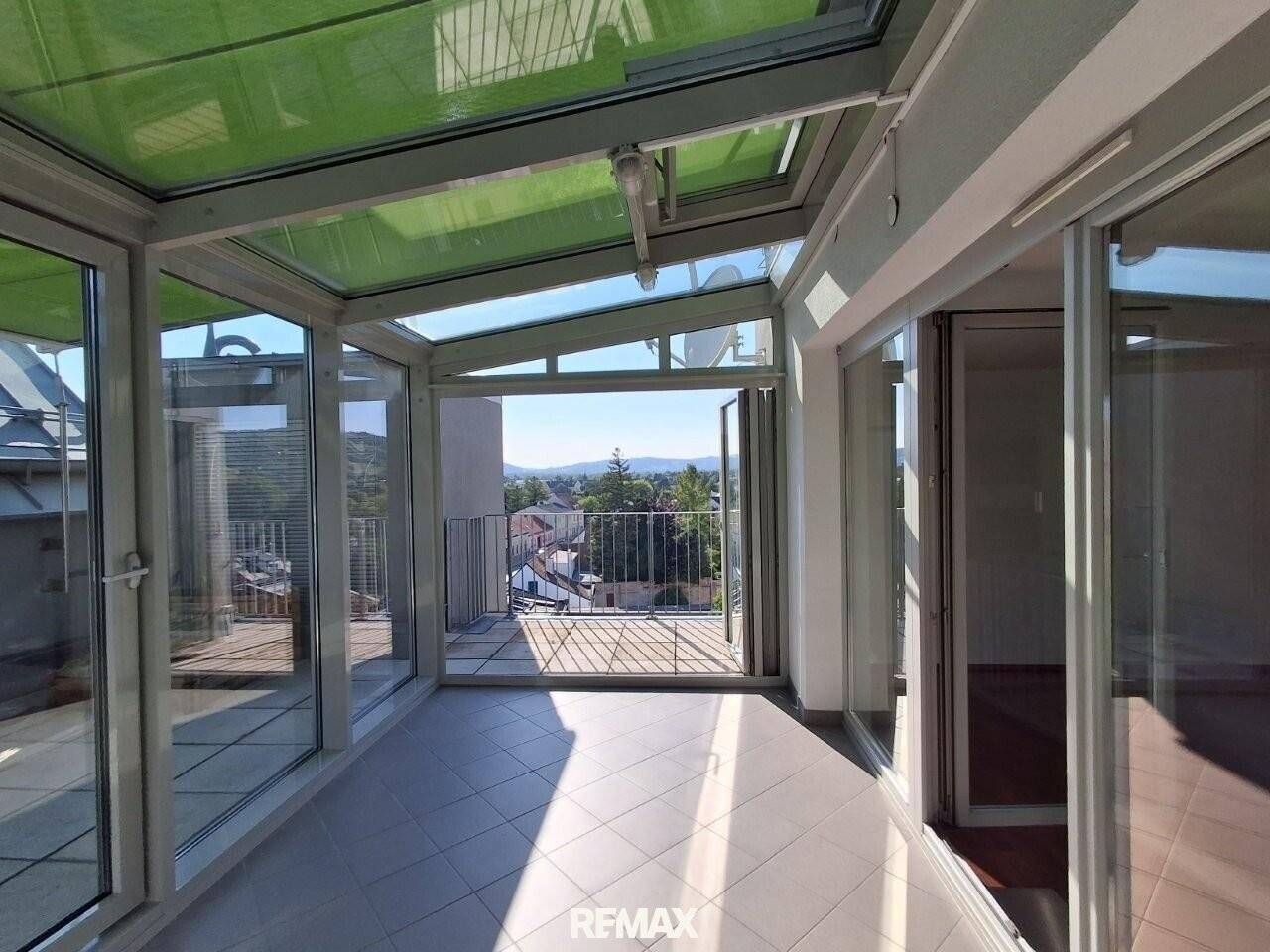 "Bisambergblick: Exklusives Dachgeschoss-Terrassen-Penthouse"