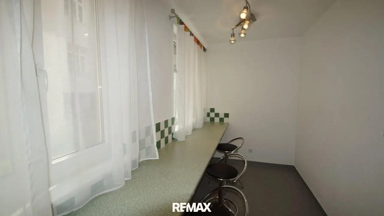 Josefstadt-Well maintained 4-room apartment-U6 Alserstrasse