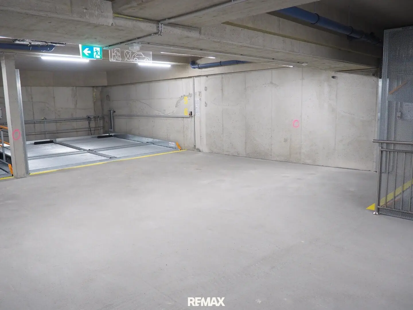 Duplex parking in Schopenhauerstraße