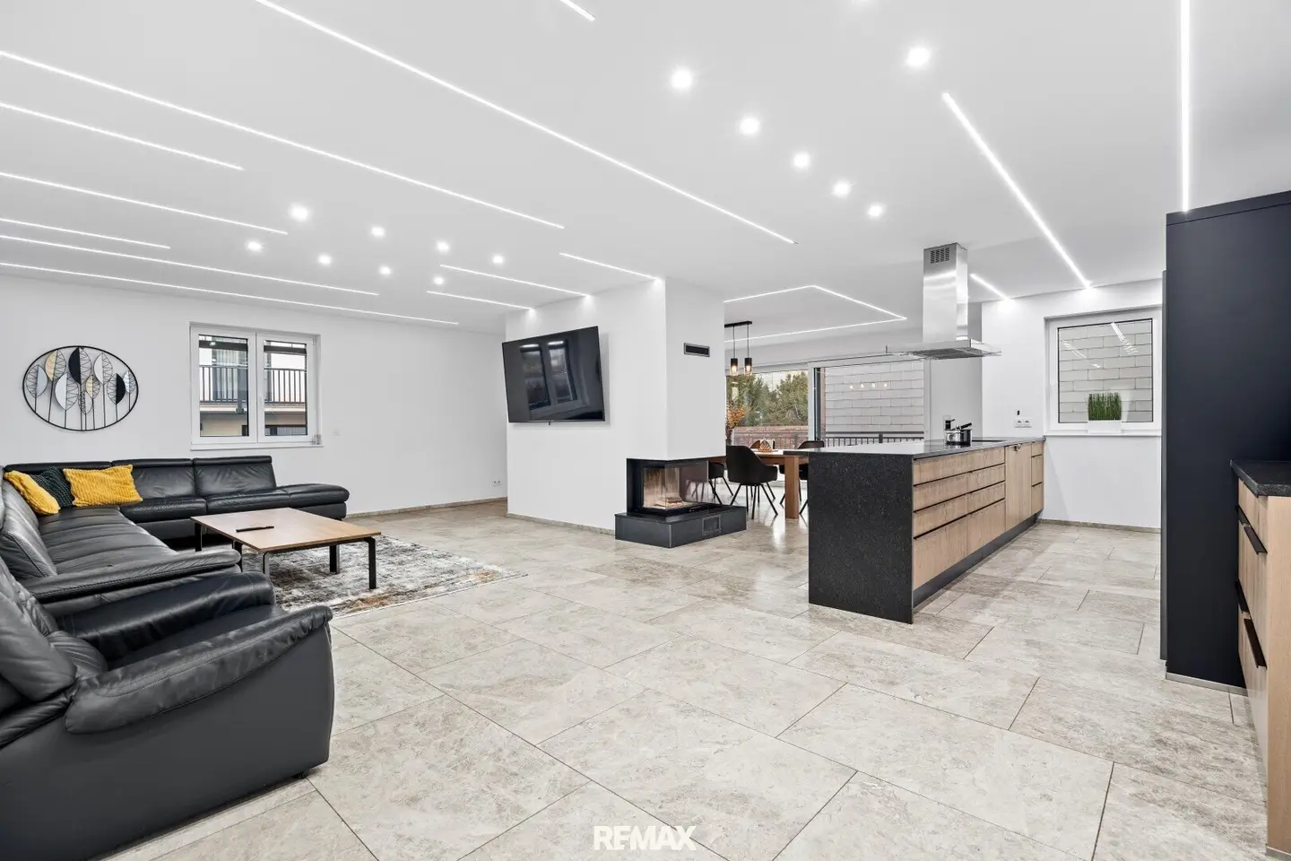 Exclusive Single Family Home in Mannswörth – Luxury, Comfort and Joy of Living Under One Roof