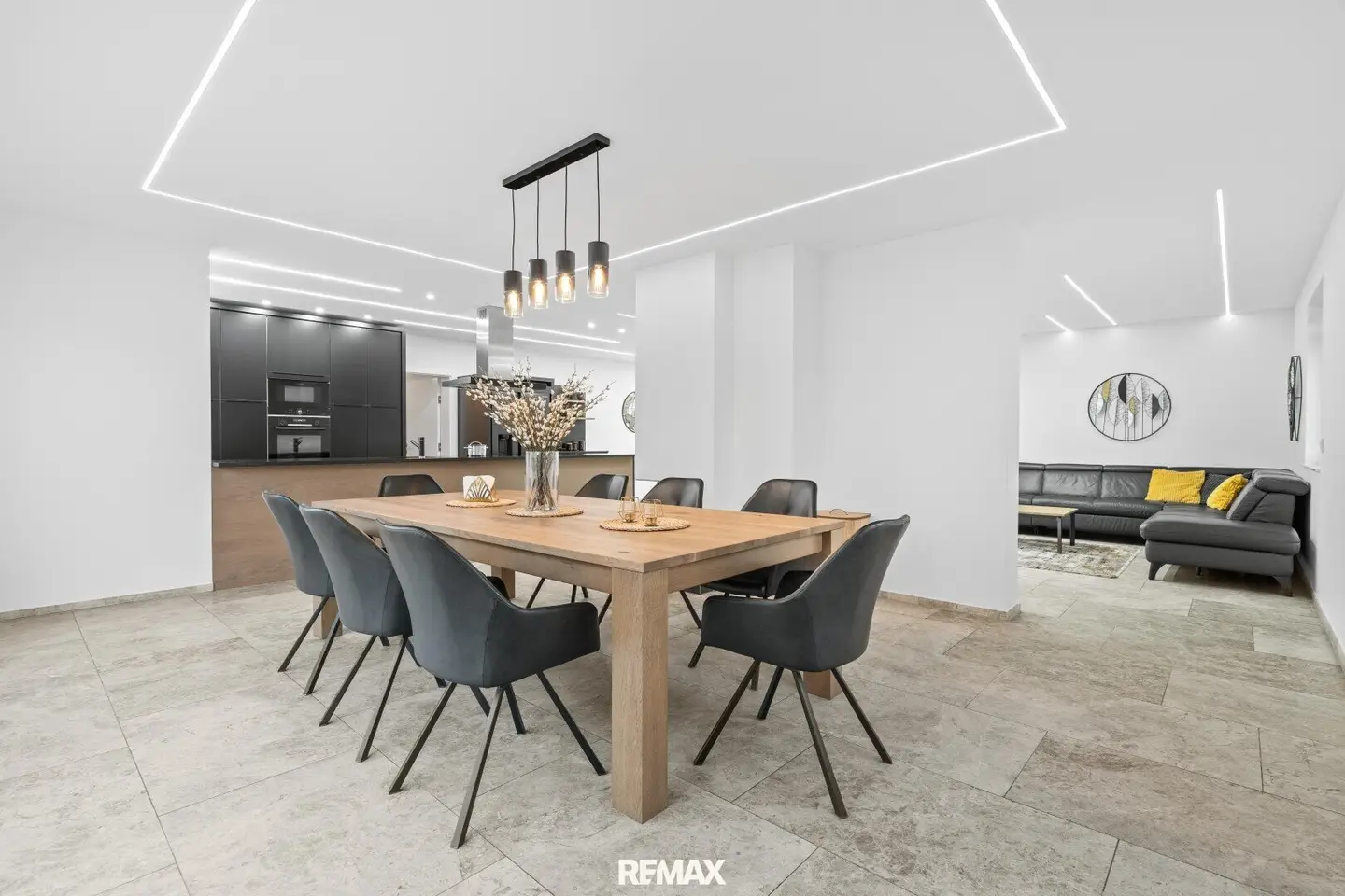 Exclusive Single Family Home in Mannswörth – Luxury, Comfort and Joy of Living Under One Roof