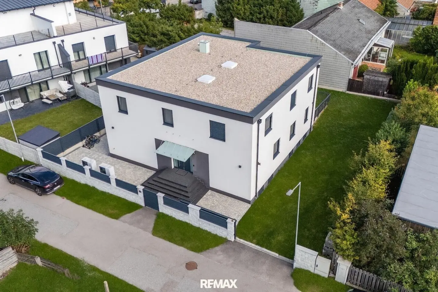 Exclusive Single Family Home in Mannswörth – Luxury, Comfort and Joy of Living Under One Roof