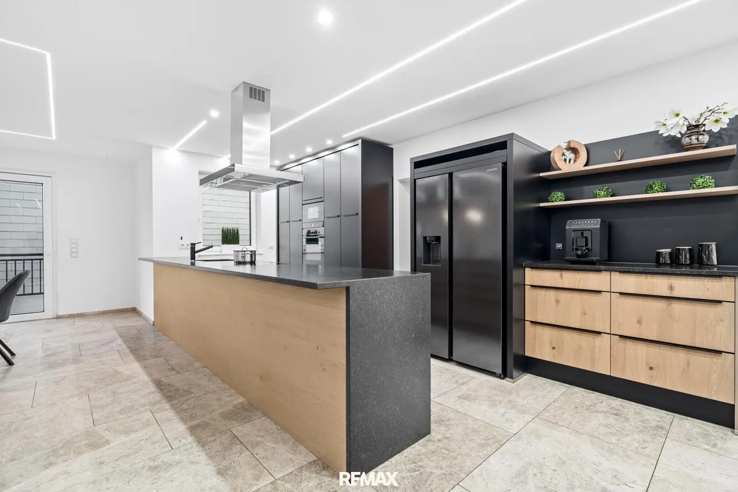 Exclusive Single Family Home in Mannswörth – Luxury, Comfort and Joy of Living Under One Roof