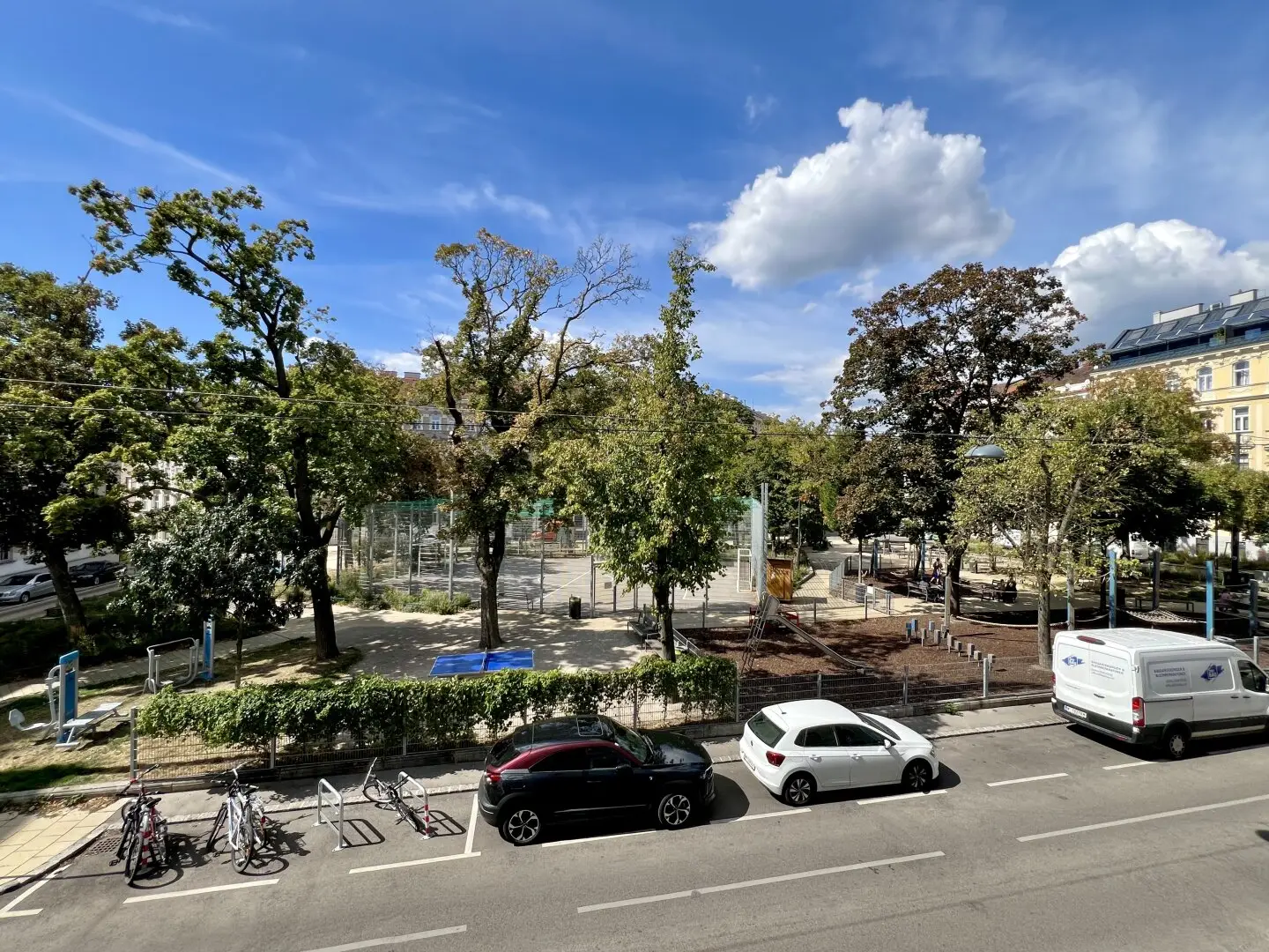 Old building apartments with distant view near Meiselmarkt!