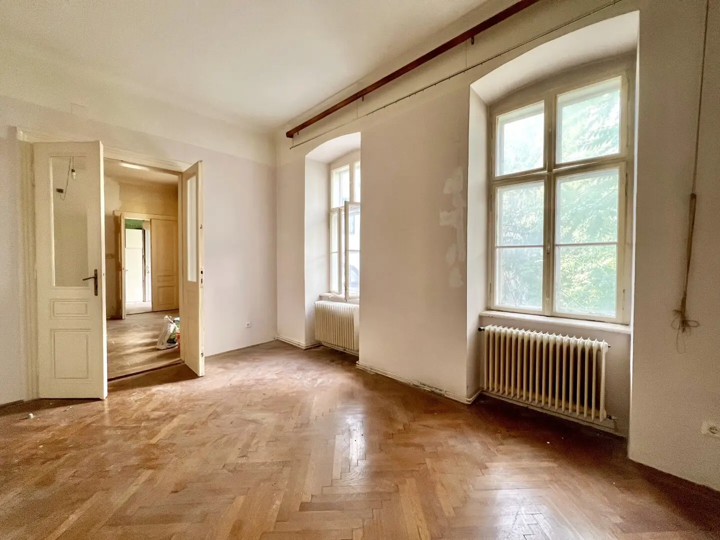 Historic building apartments with distant view near Meiselmarkt!