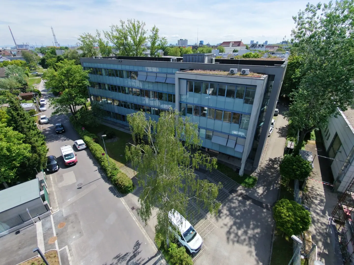 Modern office space in Linz, like new, parking spaces, elevator and tea kitchen