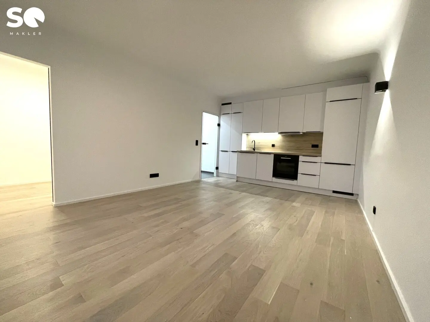 #SQ - Nearly new designer apartment with joiner kitchen + washing machine - near Schlossquadrat