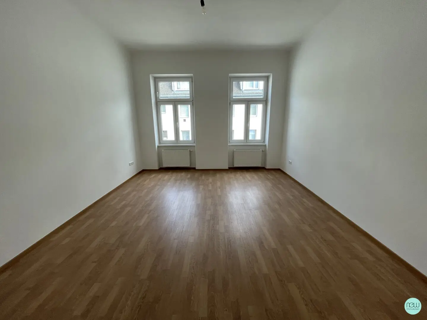 Suitable for 2-person flatshare / bright, well maintained, unlimited main tenancy / 3rd floor without lift / 2 rooms + small study