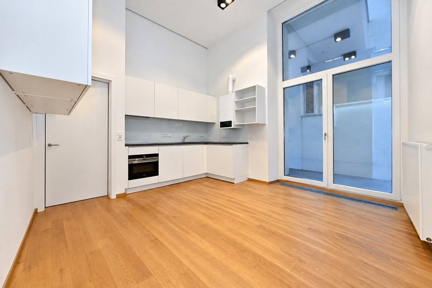 Office space | For up to 16–20 workstations | Near U1, U2 &amp; U4 | Central Vienna location