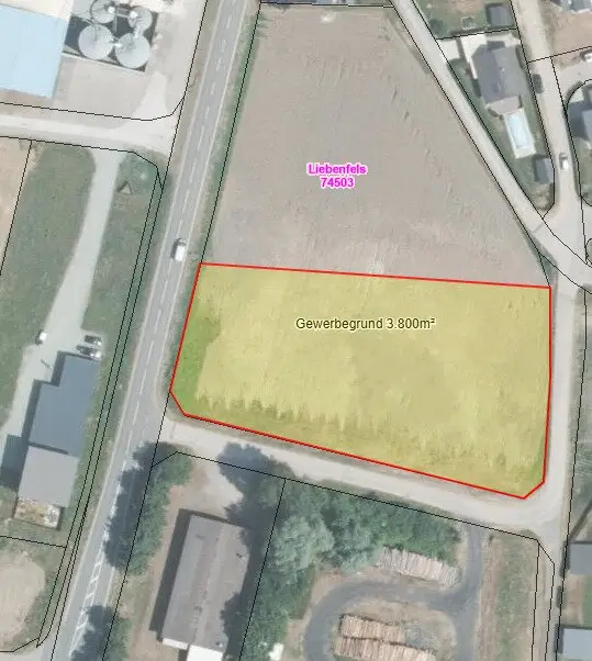 Level commercial plot in top location