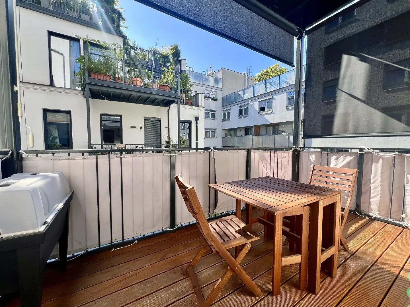 Modern old building apartment with balcony in absolute courtyard quiet location