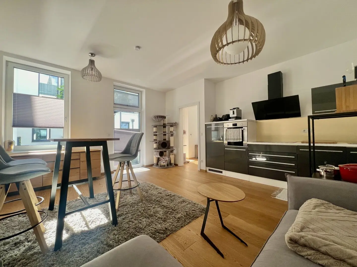 Modern old building apartment with balcony in absolute courtyard quiet location