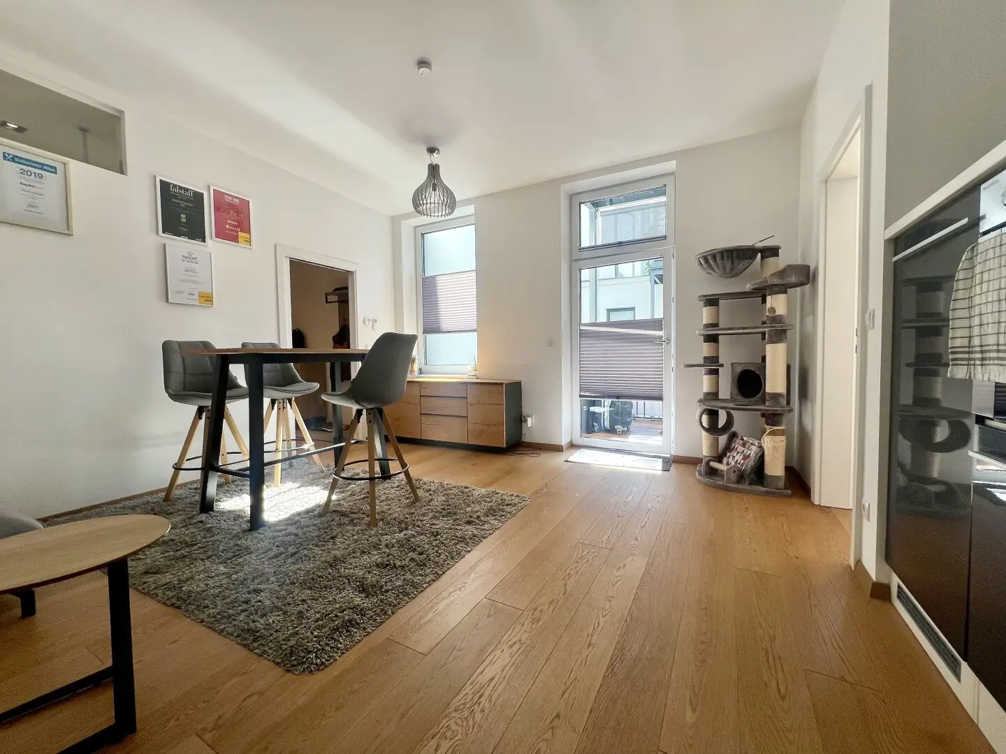 Modern old building apartment with balcony in absolute courtyard quiet location