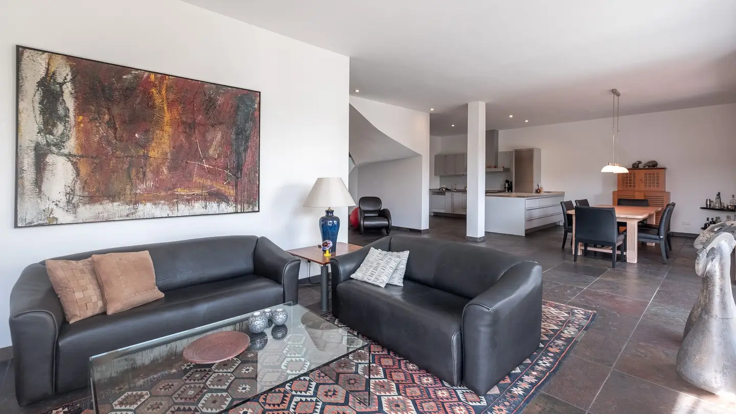 FREINBERG. STYLISH RESIDENCE WITH POOL AND WONDERFUL VIEW.