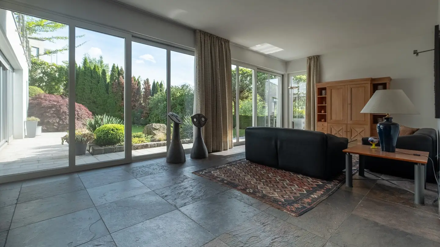 FREINBERG. STYLISH RESIDENCE WITH POOL AND WONDERFUL VIEW.