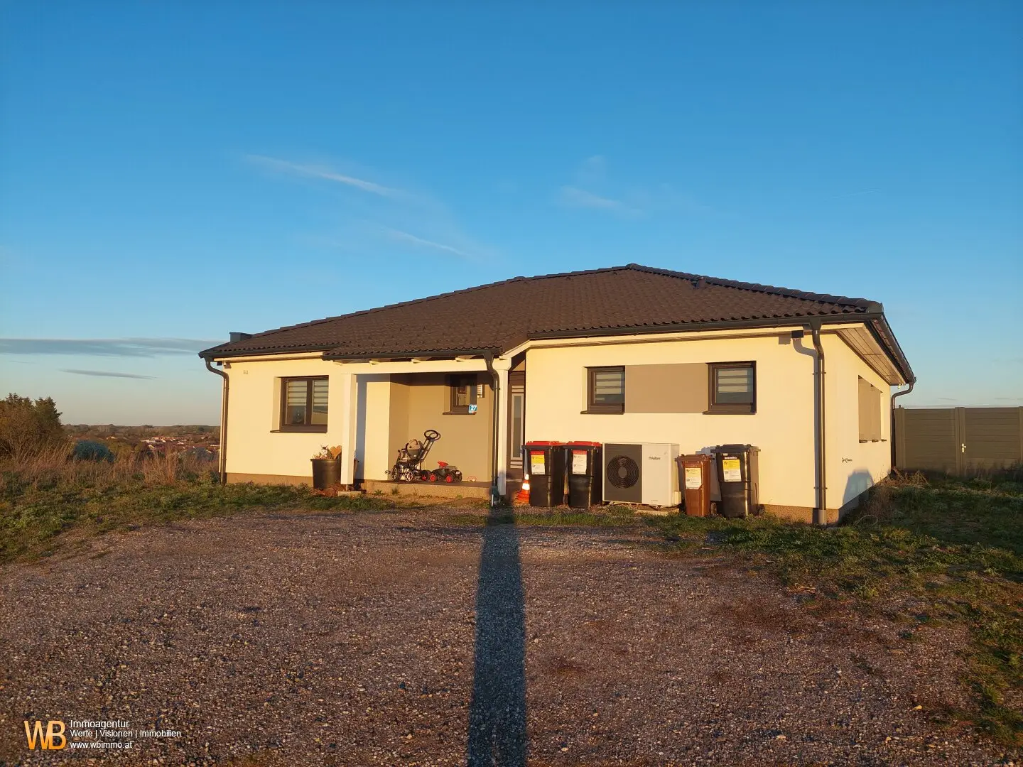 Distant View Bungalow New Build 2022, Large Garden, 4 Rooms