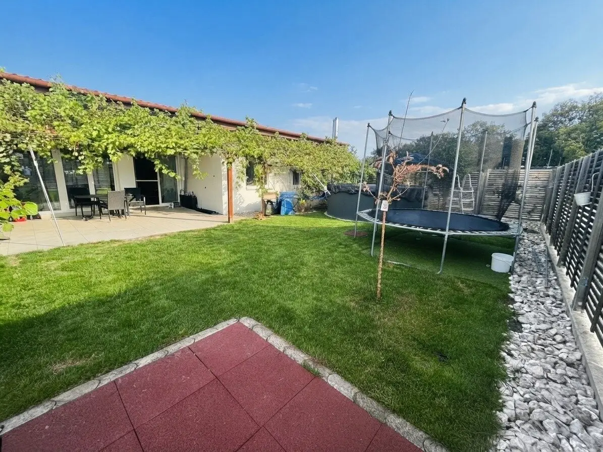 Top semi detached house in Raab, 125m², 5 rooms, garden, terrace, 3 parking spaces