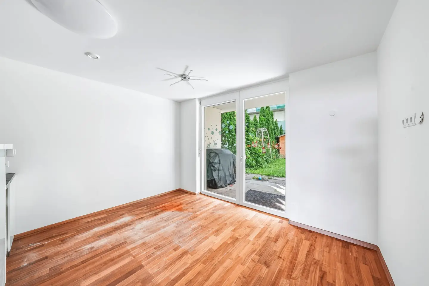 Wohnung mit privatem Garten Terrasse und Tiefgaragenstellplatz