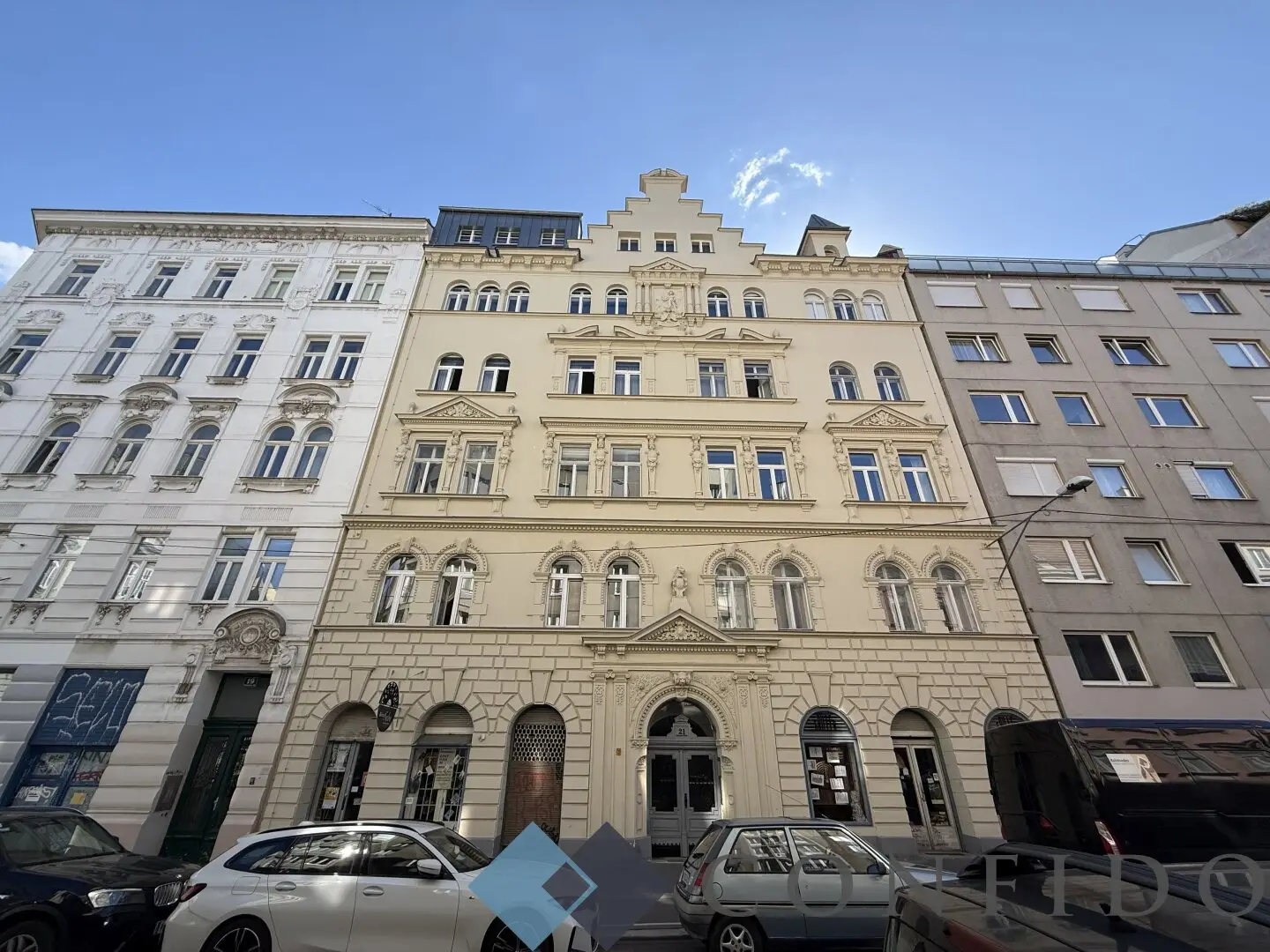 Realize your dream home – spacious attic apartment in need of renovation in Mariahilf