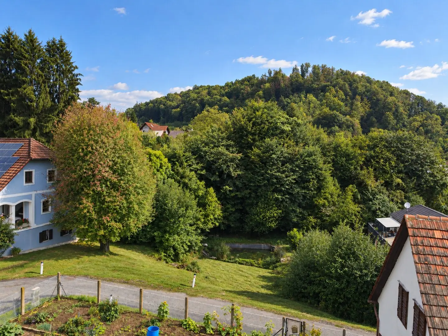 attractive building plot in absolute quiet location